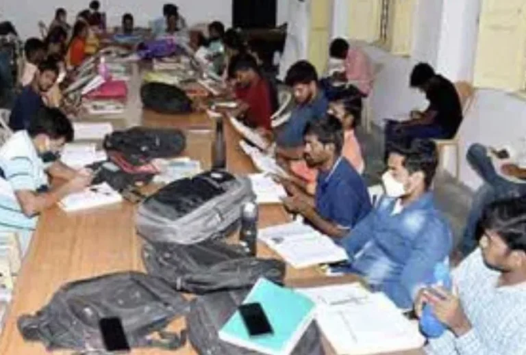 Age limit | 46 నుంచి 34.. ! త‌గ్గిన వ‌యోప‌రిమితిపై నిరుద్యోగుల్లో మండిపాటు
