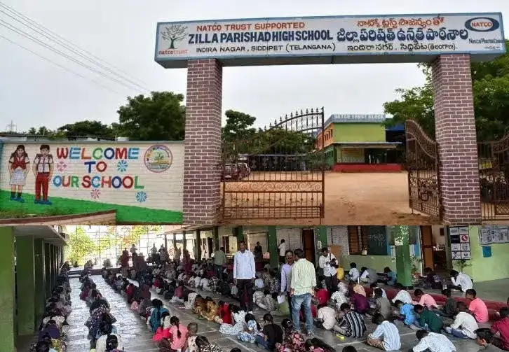 Siddipet zphs | స‌ర్కారు బడి @ కార్పొరేట్ స్ట‌డీ .. ఇందులో సీటు హాట్ కాదా మ‌రి!